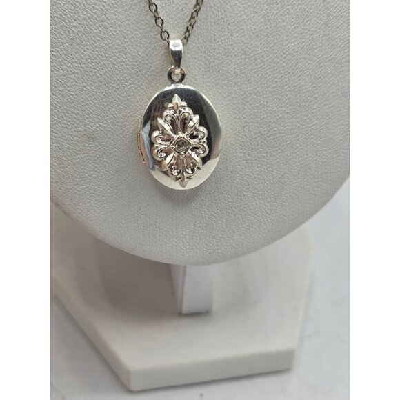 Silver Tone Oval Locket With Floral Design & Chain - Picture 5 of 5